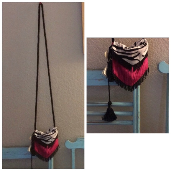 Sandra Leal Boho Reversible Small Crossbody Bag - Picture 4 of 10